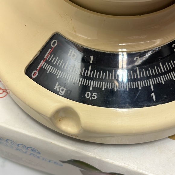Vintage 70s Cosmo bowl-style food scale, originally purchased from Zellers - Picture 10 of 10